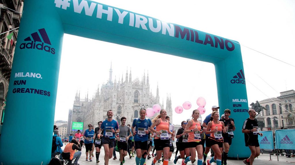 Opblaasbare boog - Publi air inflatable finshboog arch Milano marathon - running - blowups