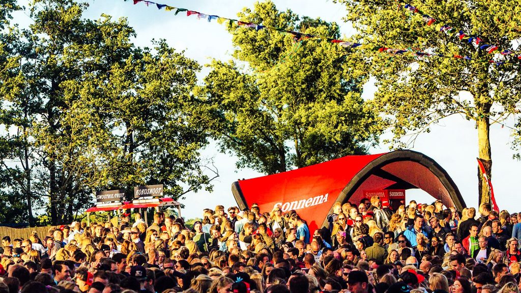 SIG-Tent- -Connema- Publi air -Beach Rockers - Festicval