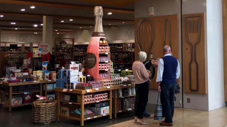 Displays - Publi air custom made display shelf instore advertisement