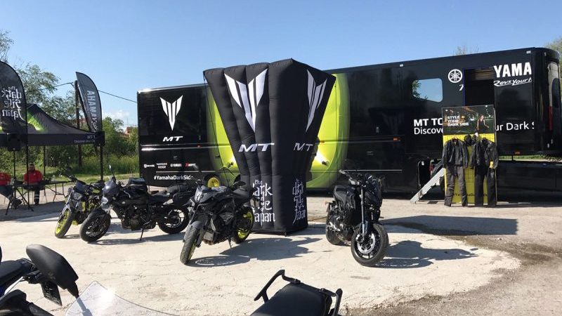 Opblaasbare zuil voor Yamaha roadshow