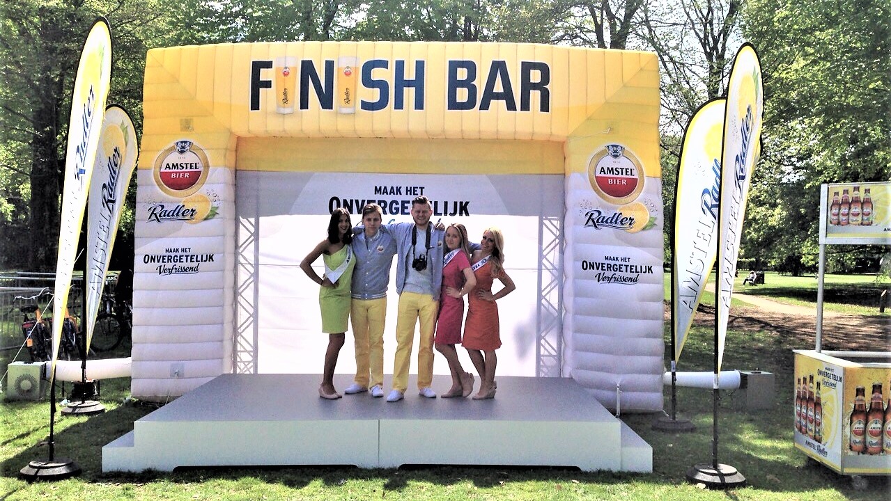 Opblaasbare evenement boog - Publiair voor Amstel Radler Heineken start finish bar boog inflatable event arch