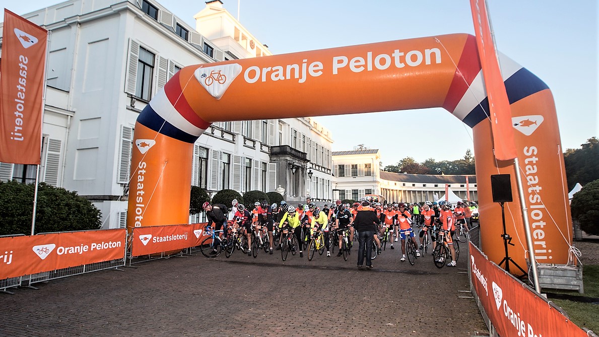 Opblaasbare sportboog - Publiair voor Staatsloterij start boog wielrennen inflatable arch