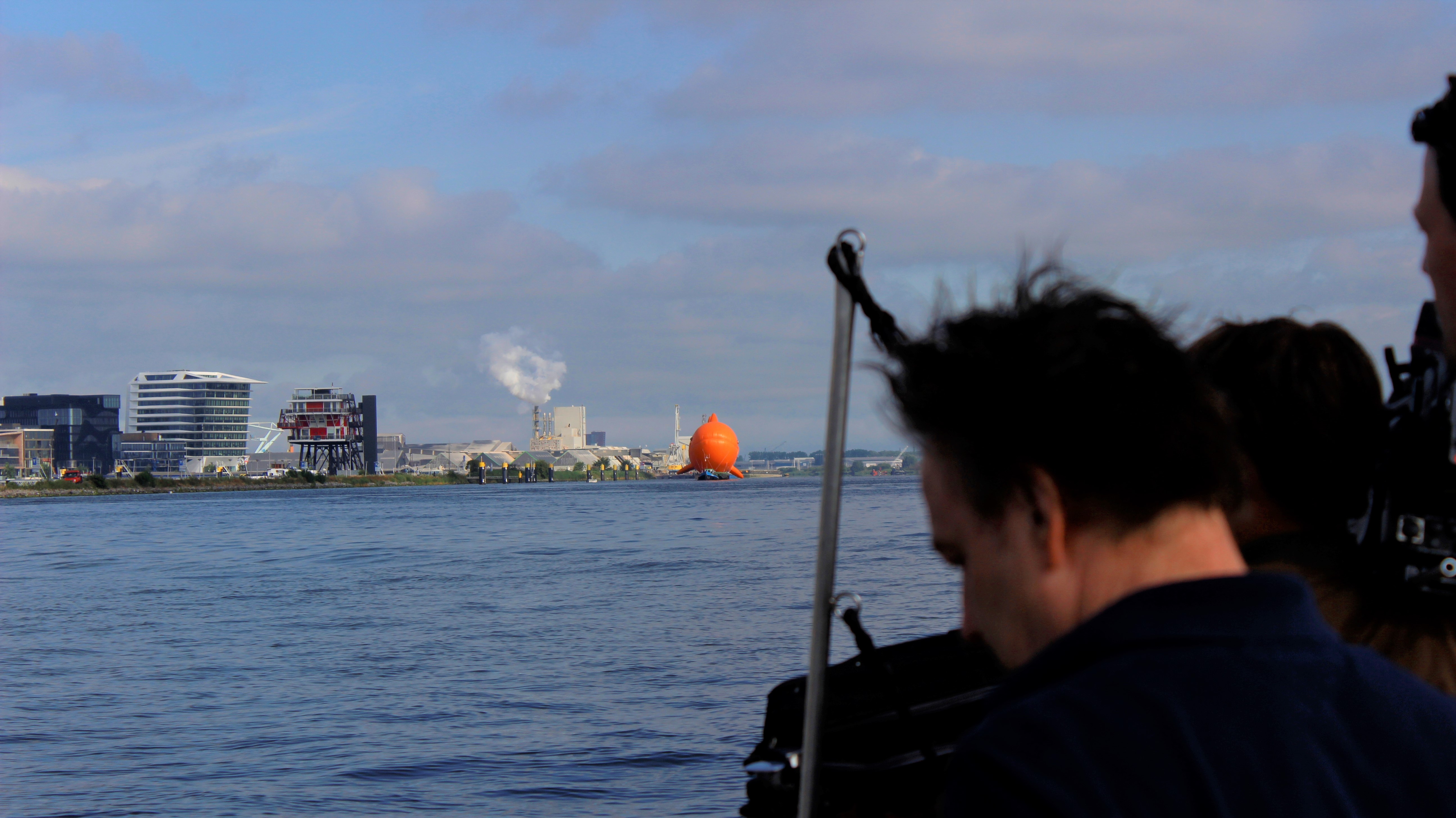 Staatsloterij opblaasbare vis- publiair-biggestfish-amsterdam-centraal- ij