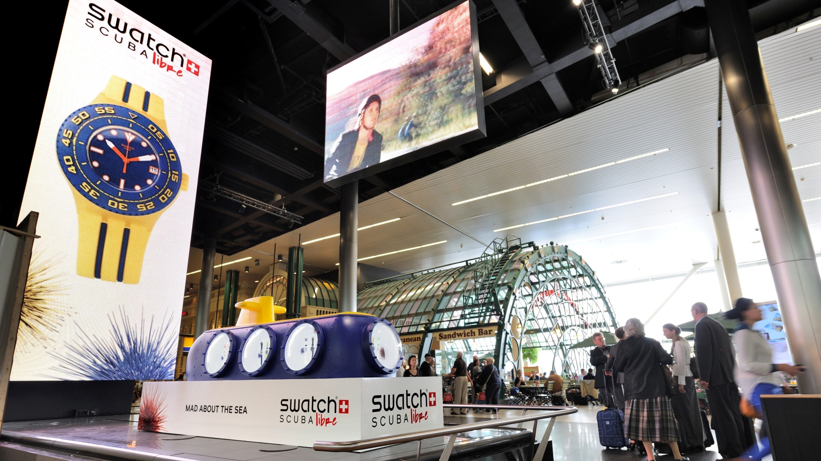 swatch - horloge - beurs - publi air - inflatable - duikboot - stand - aankleding