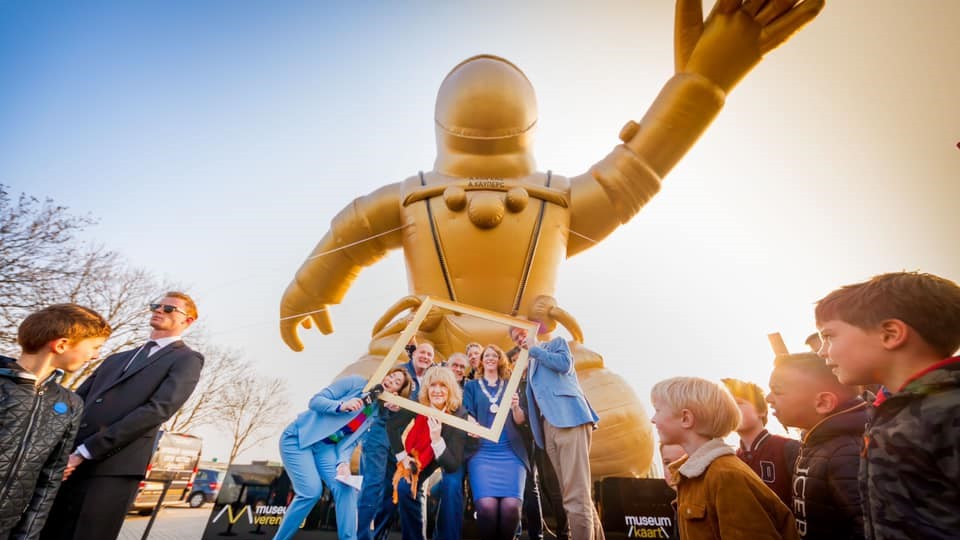 Opblaasbare gouden astronaut