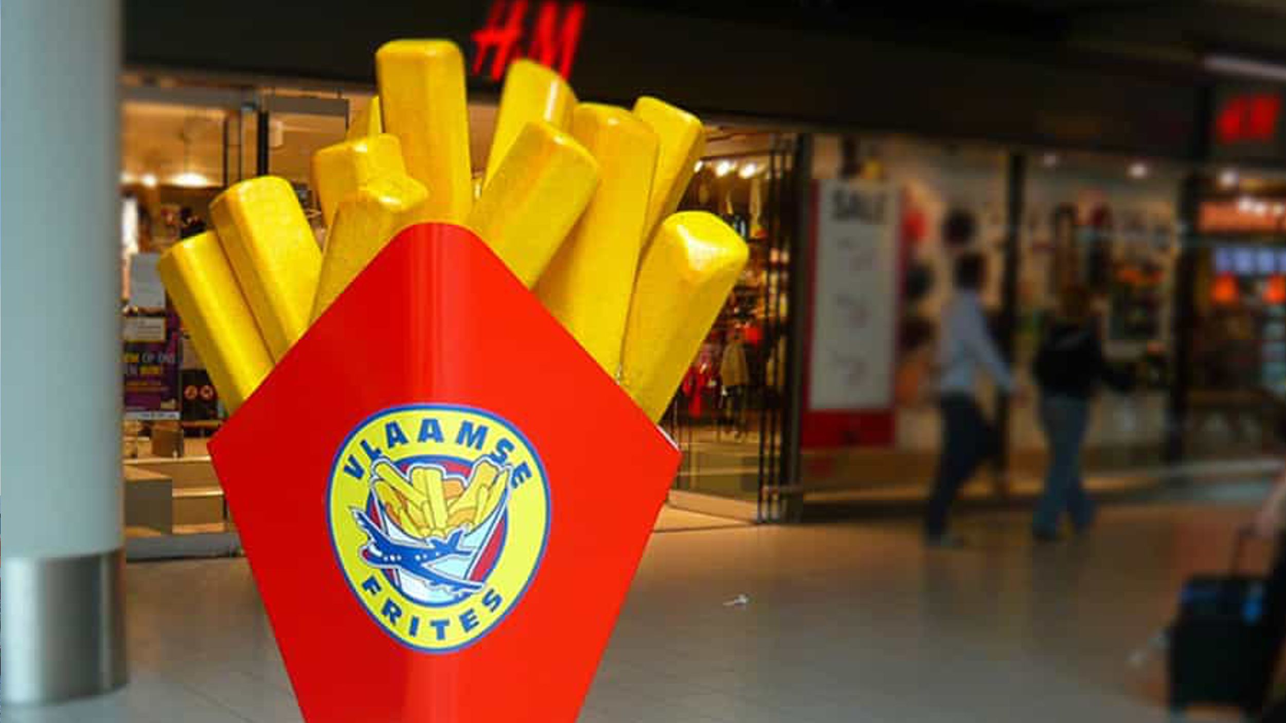 Vlaamse Frites als solid productvergroting. De beste 3D stoepborden voor uw horecazaak