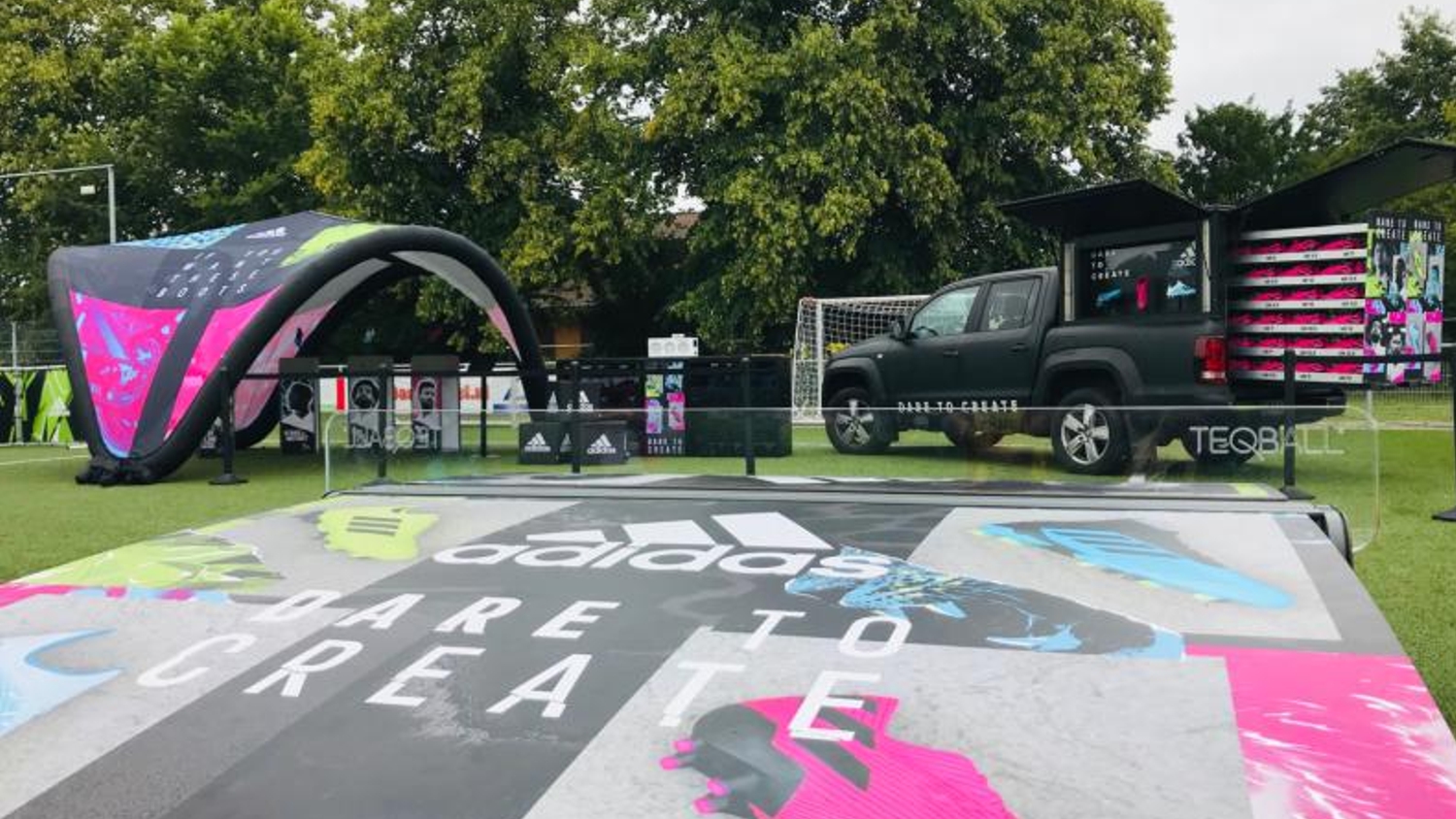 Adidas opblaasbare dome tent sportmarketing campagne – Publiair