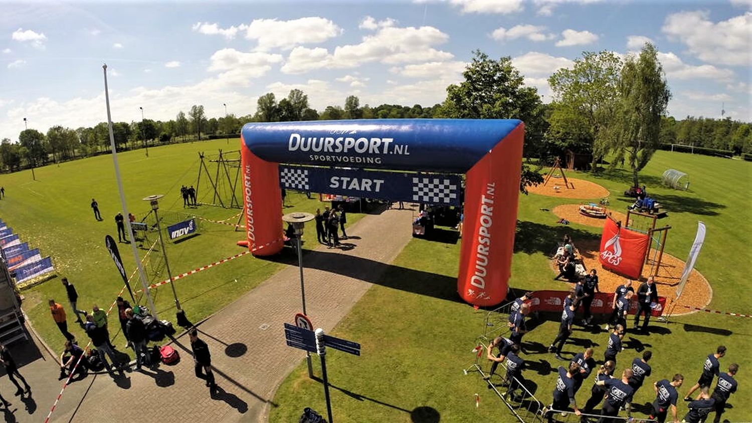 Duursport opblaasbare startboog sportmarketing – Publiair