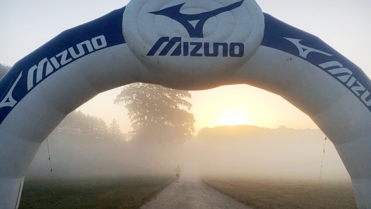 Mizuno opblaasbare boog sportmarketing – Publiair
