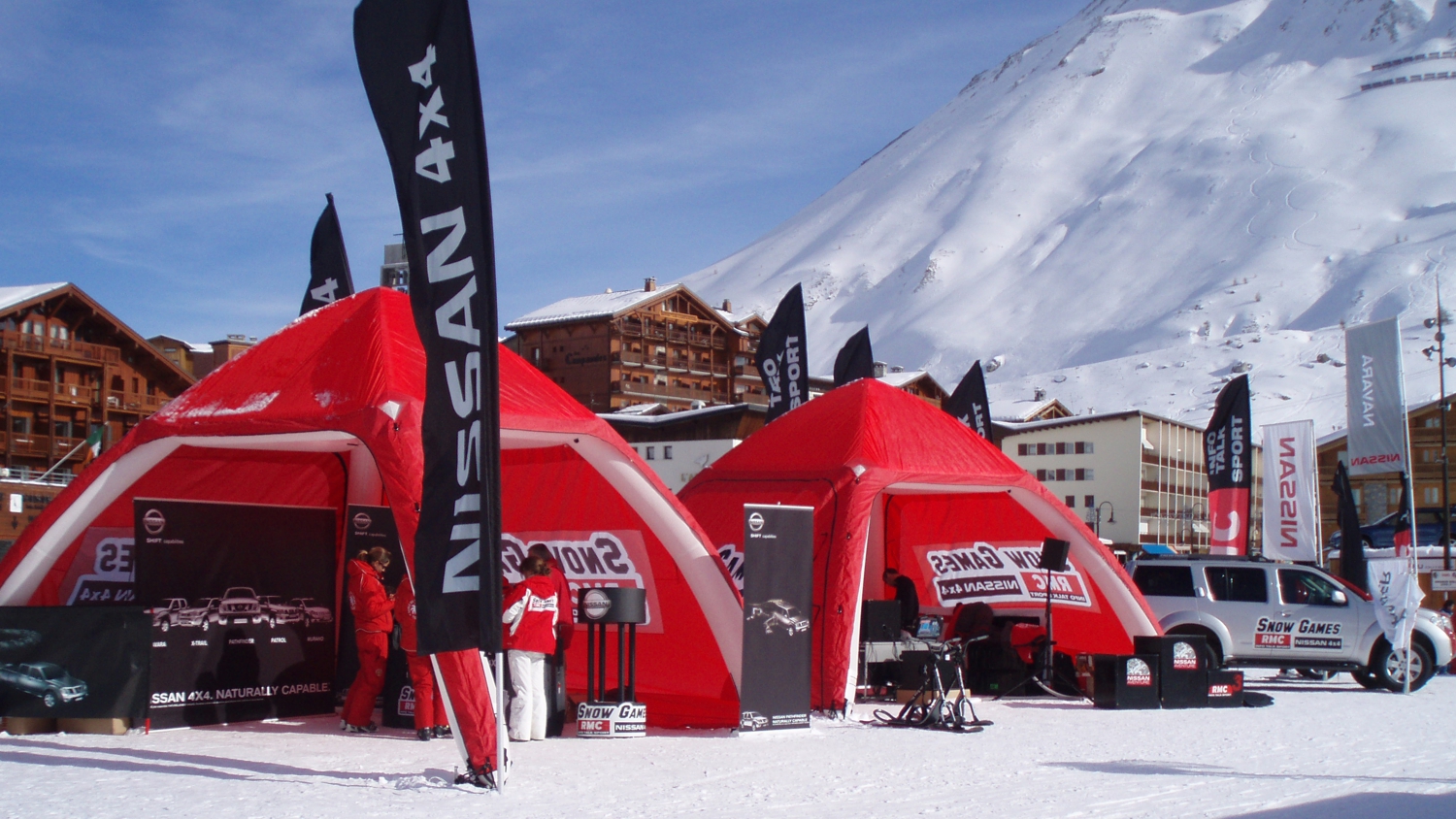 Nissan opblaasbare tenten sportmarketing – Publiair