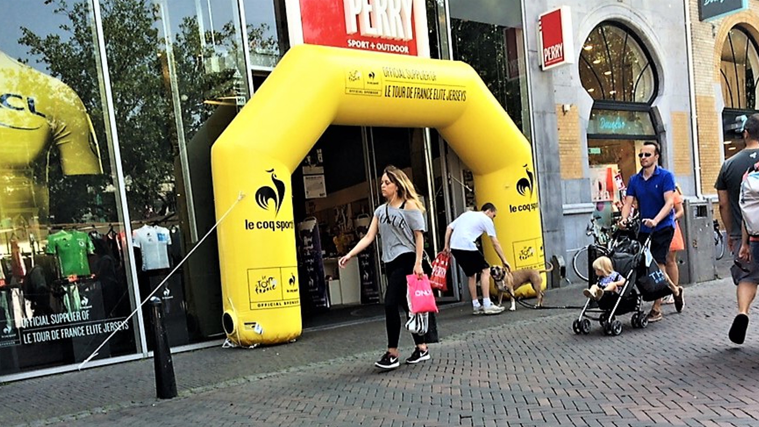 Perry Sport opblaasbare reclame boog sportmarketing – Publiair