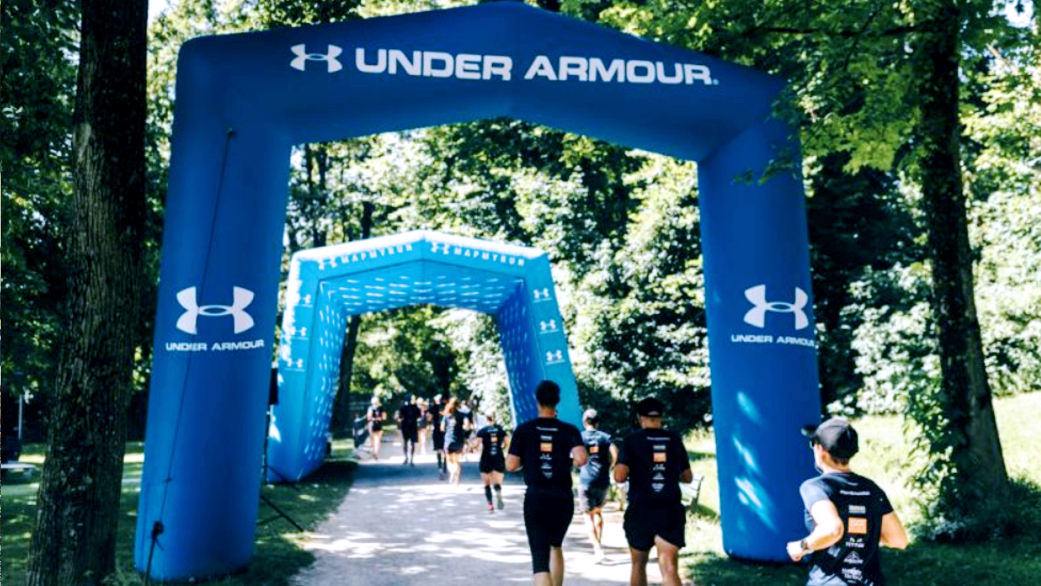 Under Armour opblaasbare tunnel sportmarketing – Publiair
