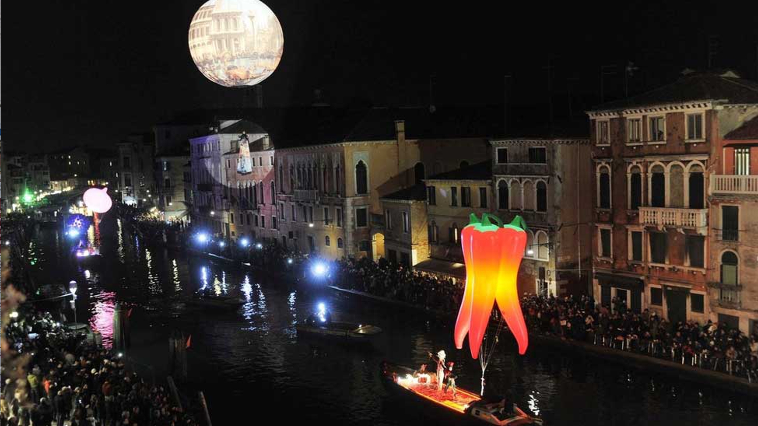 Opblaasbare chili pepers - kunst en cultuur - Amsterdam Light Festival