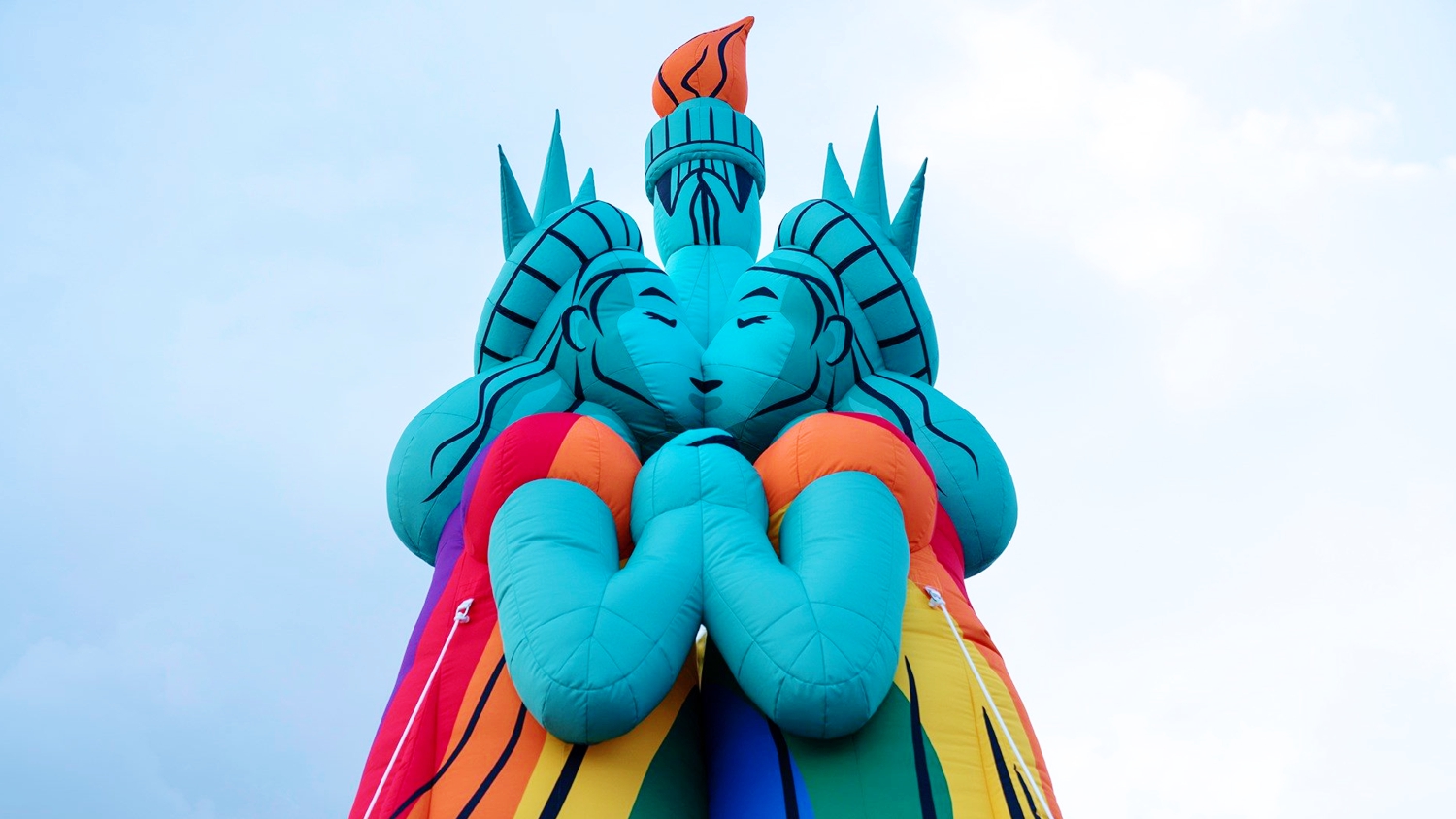 opblaasbaar vrijheids beeld - Canal Parade Amsterdam