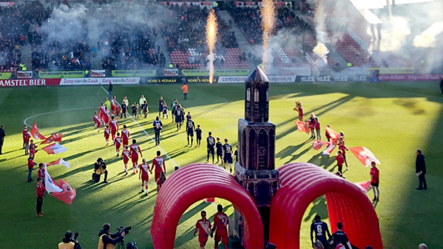 opblaasbare tunnel Dom toren - FC Utrecht voetbal